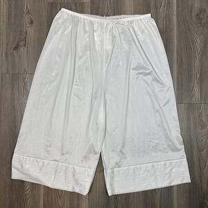 NWT White Bloomer Pants with "Snip-It Hem" - Length is Determined by You!